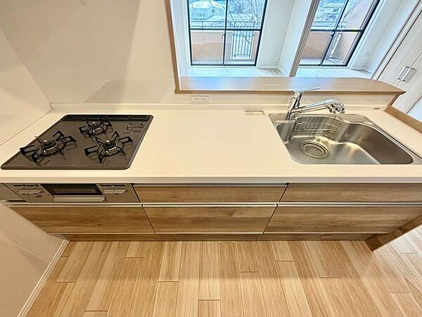 グリル付き、キッチン用品、食材等もたっぷり収納出来ます♪