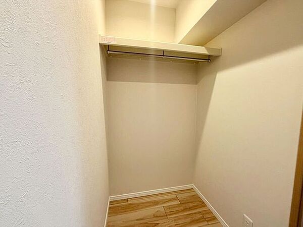 5.9帖のお部屋にはWICが付いております。