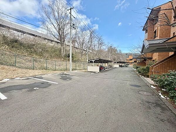 駐車場有、要相談です。駐輪場、バイク置き場もあります。