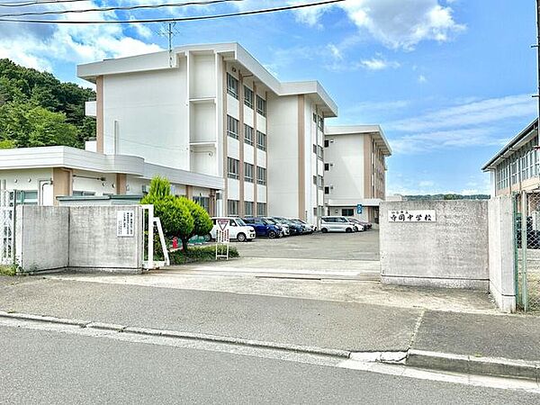 寺岡中学校 2045m