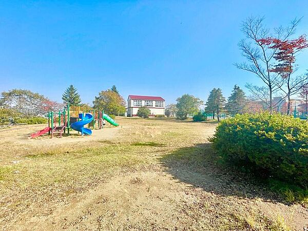 住吉台西四丁目公園 220m