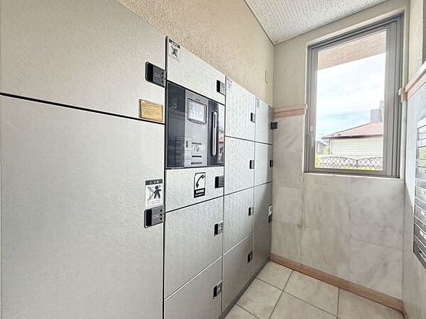 あったら嬉しい宅配ボックス付きです♪