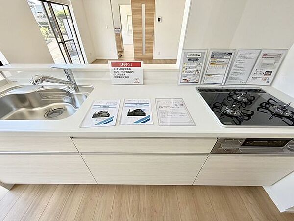 便利な3口コンロとグリル付きです♪
