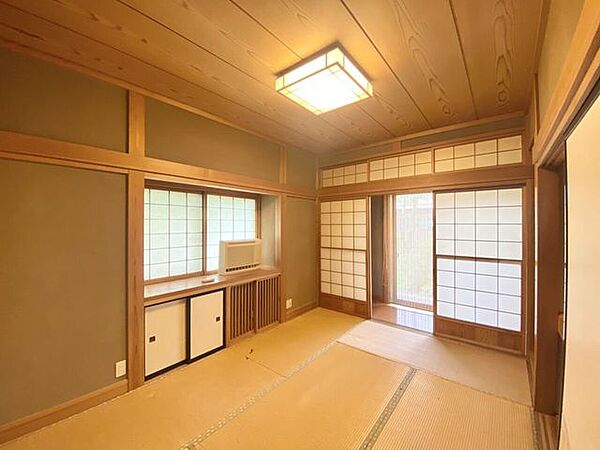 落ち着いた雰囲気の和室。客間やくつろぎの空間として活躍します♪