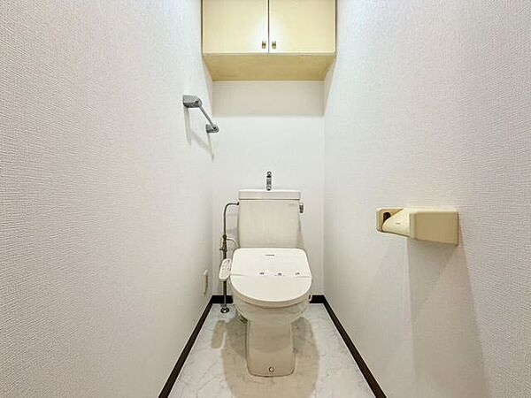 節水型でエコなトイレは、もちろんウォシュレット付き！便座も温かく、居心地が良い空間です♪
