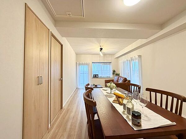 家具の配置しやすい縦長リビング♪
