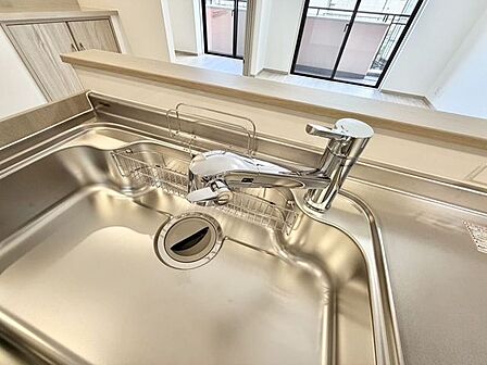 蛇口に浄水器が内蔵されているので、いつでも美味しいお水を料理や飲用に手軽に使えます！ペットボトルのお水を買う手間も省けますね♪