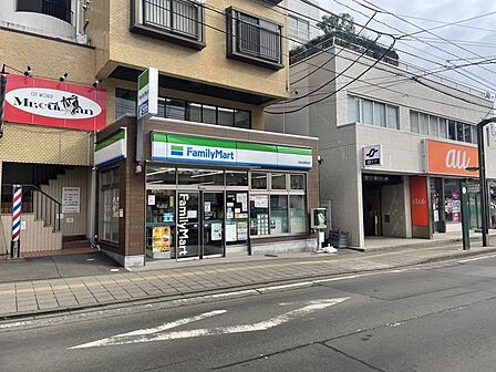 ファミリーマート北仙台駅前店 242m