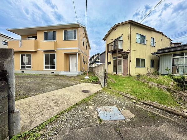 前面道路は、幅約4ｍになります。