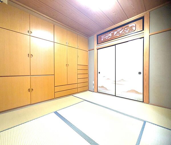 2階和室6帖　システム収納