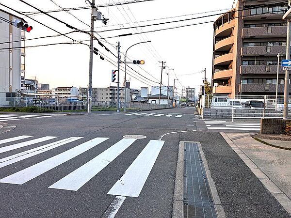 前面道路　広々10.3ｍ