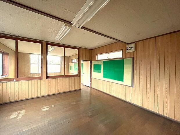 別棟内部写真。学習塾として使用されていたそうです。