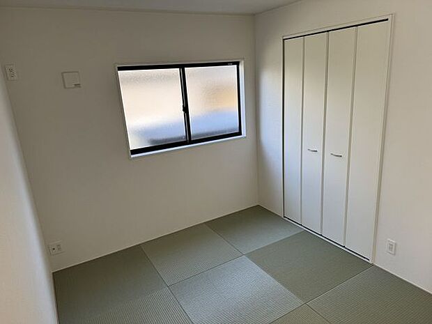 リビングにつながる和室は、足をのばして寛ぐ場所。普段使いの和室は、家族にとっても心が休まる場所です。