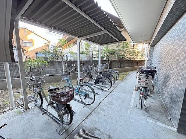 雨風から自転車を守る屋根付き駐輪場
