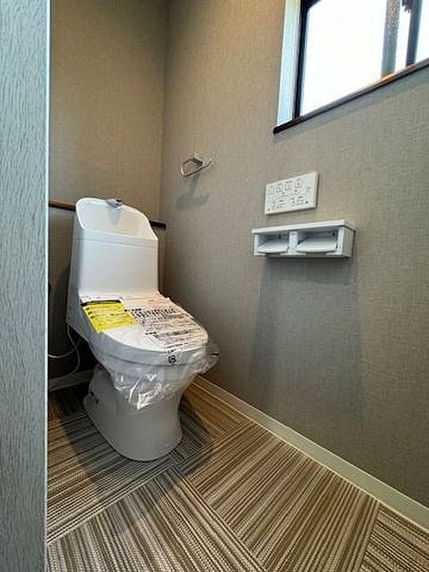 無駄のないスッキリとしたデザインのトイレ空間です