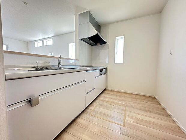 システム対面キッチンで収納もできてお家を見守りながら料理ができます。