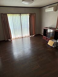 八頭郡八頭町稲荷 6LDKのリビング/ダイニング