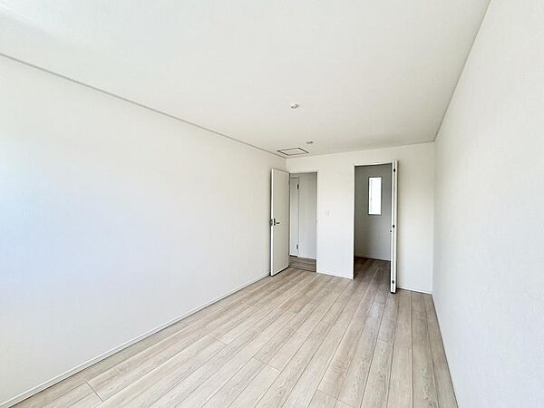 広いクローゼット付きです♪