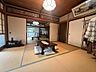 室内：隣接した居室の扉を開けると開放感があります♪