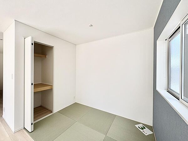 （類似の仕様）リビング横の畳コーナーは、お子様のお昼寝や家事の合間の休憩など多目的に使えます♪
