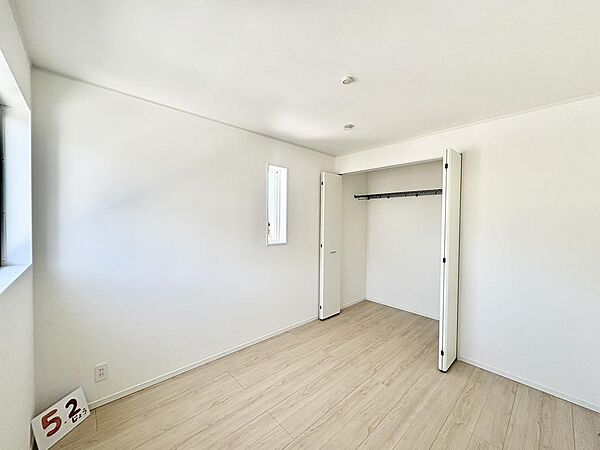 （類似の仕様）バルコニーと繋がっている寝室です♪