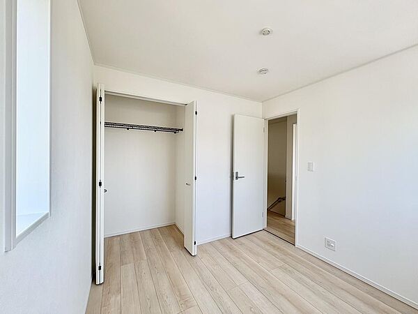 （類似の仕様）バルコニーと繋がっている寝室です♪