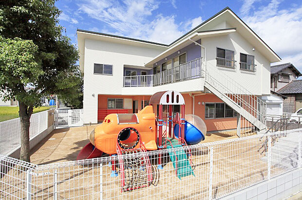 第1かくりん保育園まで約690m 常に子どもに寄り添い、豊かな愛情を持って接し、知識の習得と技術の向上に努めまています。