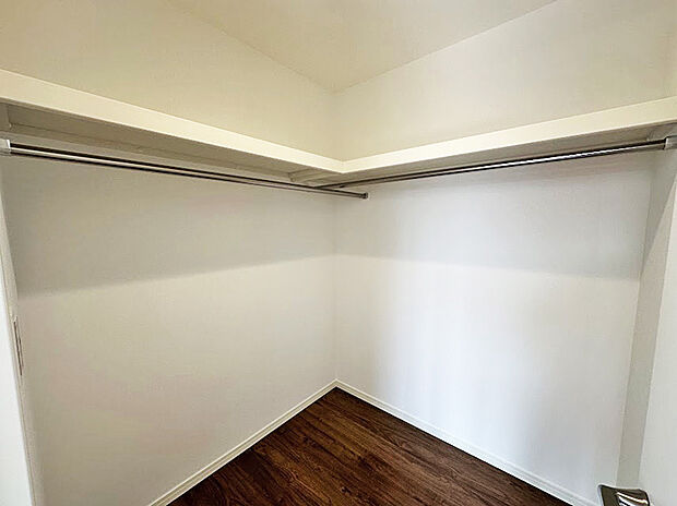 【WIC】主寝室に大容量のWICを設けました。季節物もきれいに収納。