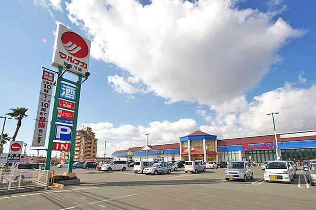 マルナカ加古川店まで約710m 　営業時間：9：00〜23：00。駐車場完備。新鮮な野菜・肉・果物を取り扱い、お弁当やお惣菜も充実しています。