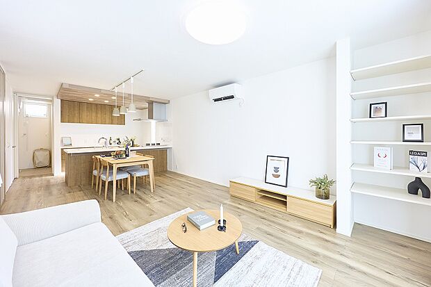 【 リビング 】キッチンからリビングまで一体感のある空間に。