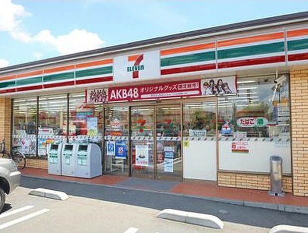 セブンイレブン加古川神野町店まで約1640m 24時間営業。駐車場あり。軽食や飲み物をはじめ、揚げ物・お酒類・たばこなどサービスあり。荷物の持ち込み発送、受け取り可能。ATMあり。