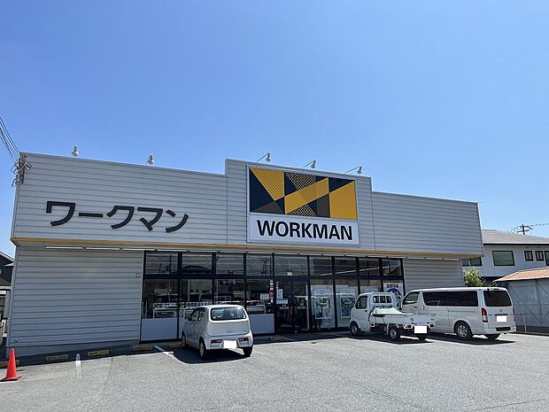 ワークマン加古川中津店まで約750m 　営業時間：7：00〜20：00。駐車場完備。作業服、ユニフォーム、安全靴、アウトドアウェアが揃う。