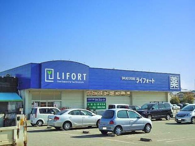 ドラッグストアライフォート尾上店まで約1500m 営業時間:9:30〜20:00。駐車場完備。医薬品・化粧品・ベビー用品・医療・介護用品・生活用品・食料品も揃います。
