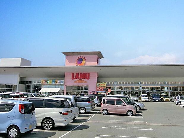 ラ・ムー加古川店まで約1550m 営業時間:9:00〜18:30。毎日の仕入れに役立つ「プロの食材の店」として、美味しく、安心・安全な商品を提供しています。