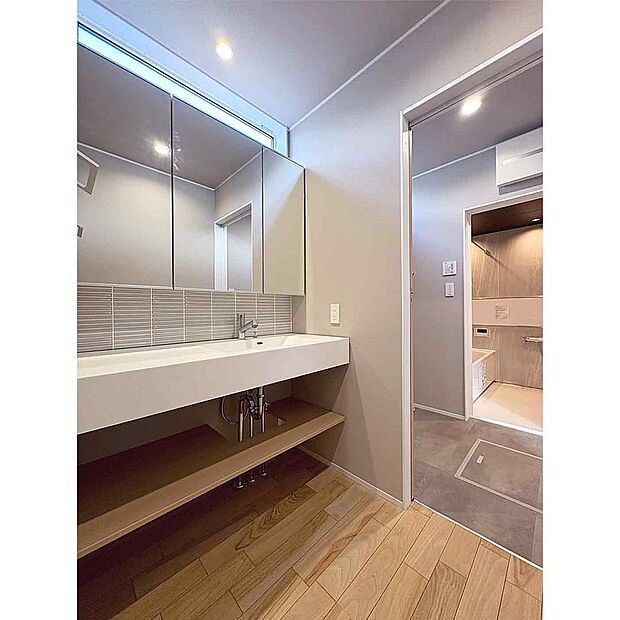 洗面とランドリーの繋がり セパレート仕様です