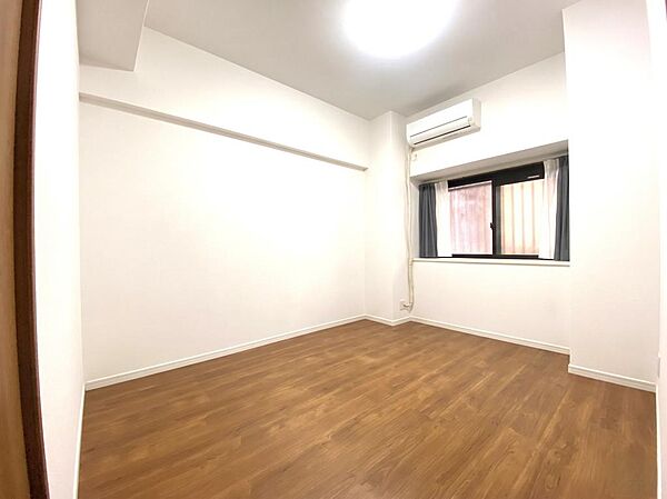 北西側洋室2※本画像は入居者様の家具をCGで消した画像であり、現況と異なる可能性がございます。