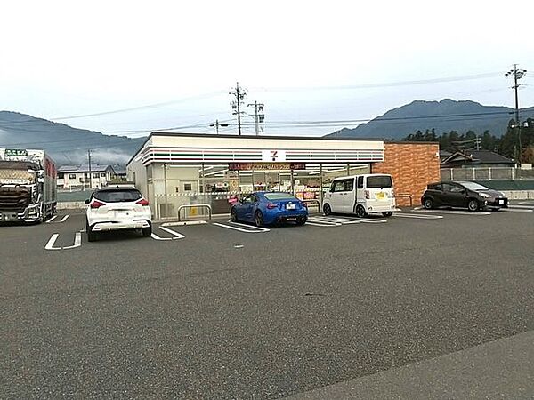 セブンイレブン飯田北方店 750m