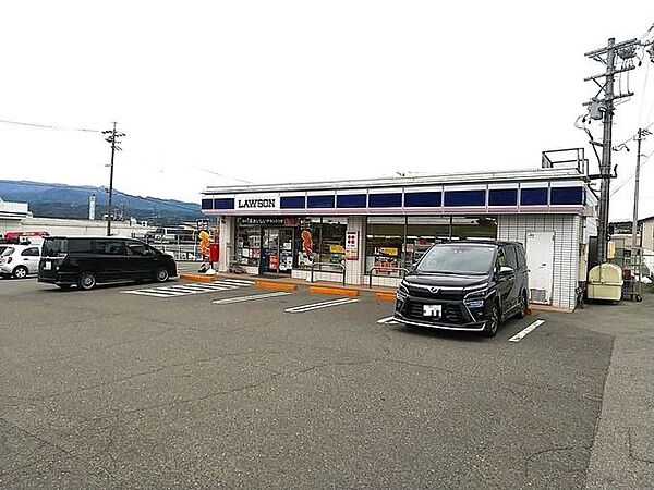 ローソン飯田上郷別府店 370m