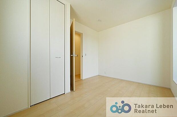 リビングから離れたお部屋は静かに過ごしたいご家族や、集中して作業するお部屋としての利用も良いですね。