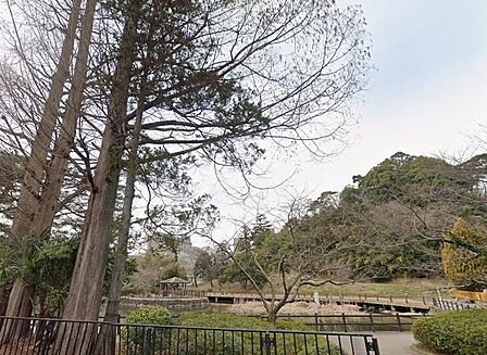 小松島公園 徒歩5分。 260m
