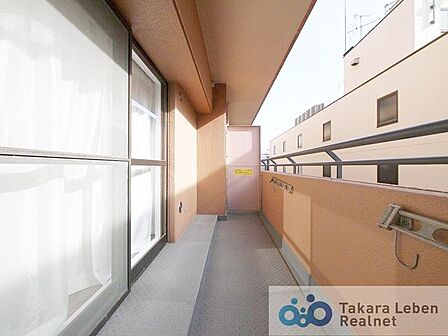 爽やかな風が吹き、採光にも恵まれてますので思わずお部屋の外へ出たくなる、そんなバルコニーです。心地良さに包まれ、日々の暮らしをより鮮やかに彩ります。