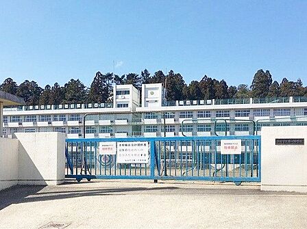 仙台市立第一中学校 徒歩25分。 1990m