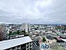 その他：住戸からの眺望。窓の外に広がる大きく開けた眺望は、日々の暮らしの中に喜びを感じさせてくれ、心まで開放的にしてくれそうです。