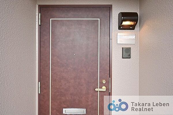 落ち着いた雰囲気の玄関は大切なお客様を迎えるのに最適です。