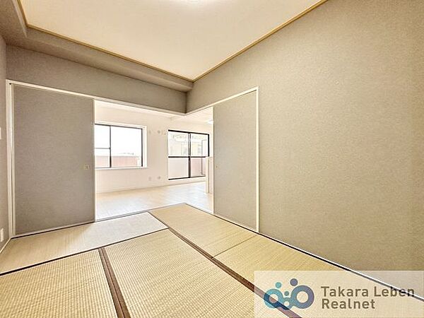 約6帖の和室。和室ならではの落ち着いた空間は、家族団らんの場としてもおすすめ。日常に和の安らぎを取り入れられます。