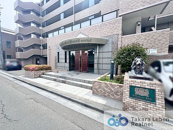 ントランス周りは広々としたアプローチとなっており、毎日のお出かけを気持ち良く後押ししてくれます。