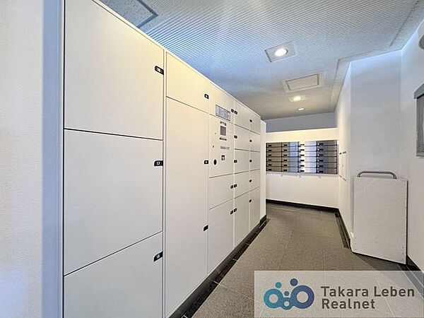不在時の荷物の受け取りに便利な宅配ボックス。