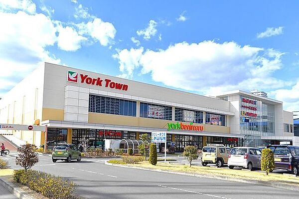 ヨークベニマルあすと長町店 徒歩12分。 890m