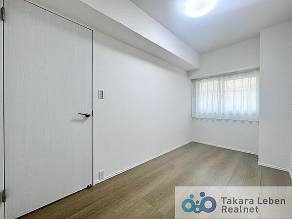 約4.6帖の洋室。多目的に活用できる洋室は、家族構成やライフスタイルの変化にも対応。居室として幅広く使えます。