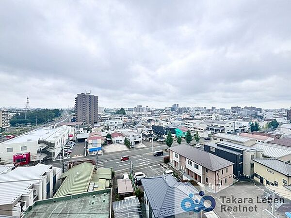 遮るものがなく見渡しの良い眺望です。室内にも爽やかな風と心地の良い日差しが差し込みます。